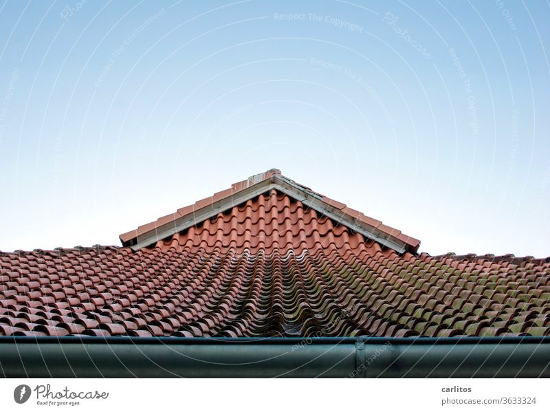 Dachstein ( not the one in Austria ) Roof brick Roofing tile Rain gutter Symmetry Central perspective Steep Red first pediment House (Residential Structure)