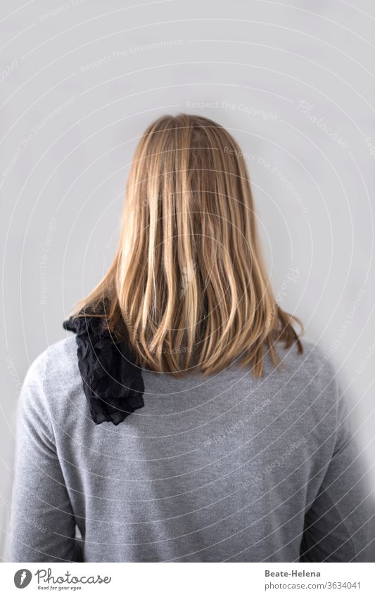 Woman From Behind: Yet With Profile ... youthful hair Blonde pretty Faceless Scarf T-shirt Back of the head profiled Hair and hairstyles Feminine guessing game