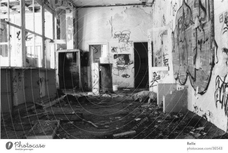 WG room for rent! Room Untidy Joint residence Vandalism Dirty Broken Historic Old Destruction Living room Black & white photo