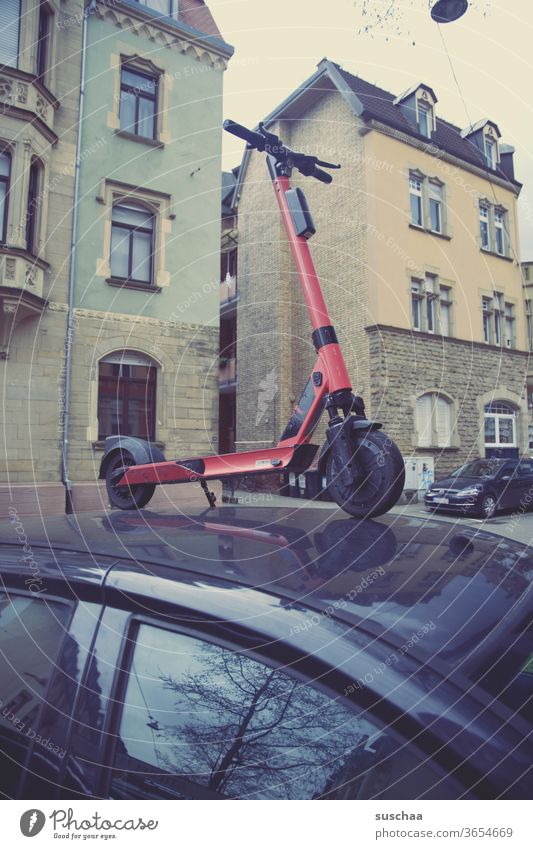 Someone parked an e-scooter on a car e-roller Town Häuers Window Residential area urban intractable bollocks coarse unfug Damage to property prank eMobility