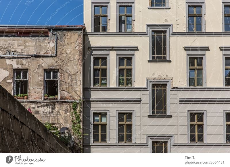 Backyard Prenzlauer Berg Deserted Exterior shot Town Window Old building Berlin Manmade structures Old town Colour photo Day Capital city Downtown