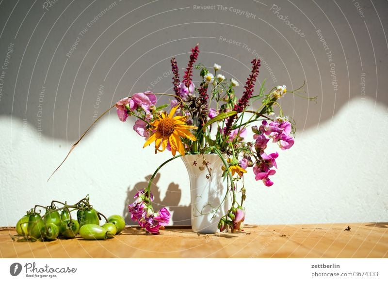 Small bouquet of flowers Flower vase Vase Bouquet Ostrich blossom bleed Relaxation holidays Garden allotment Deserted Nature Plant tranquillity Garden plot