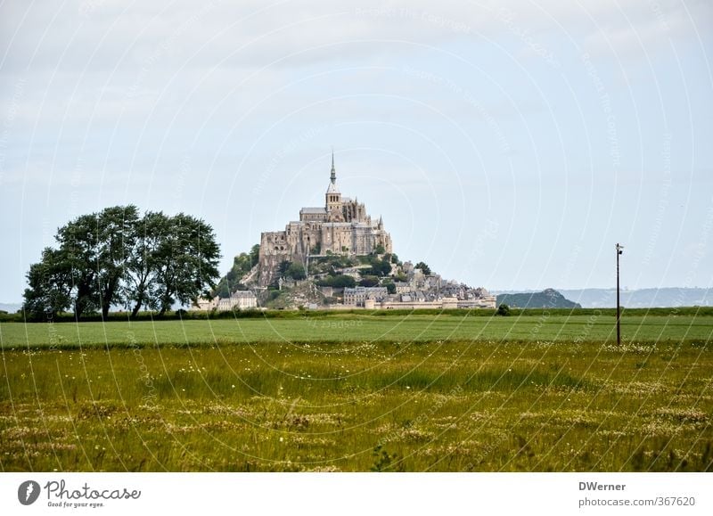 Le Mont-Saint-Michel Vacation & Travel Tourism Sightseeing Island Architecture Landscape Meadow Mountain Church Dome Castle Tower Manmade structures Building