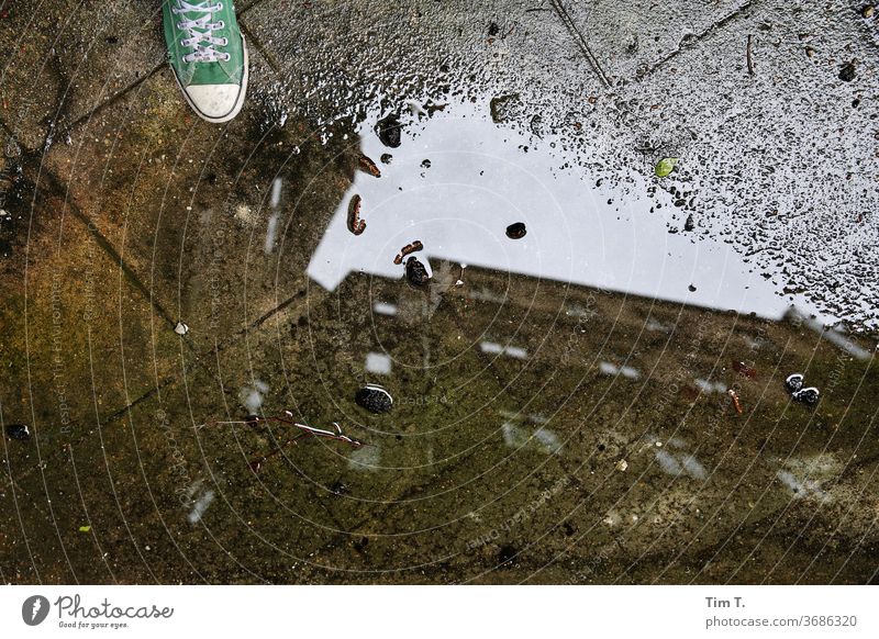 selfie Berlin Puddle Backyard Chucks Town Prenzlauer Berg Deserted Downtown Exterior shot Capital city Old town Day House (Residential Structure) Window