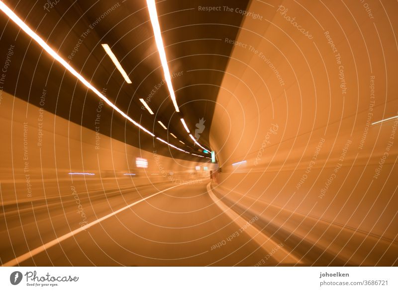 Road tunnel Tunnel Tunnel vision Intoxication Speed pull Stripe Tunnel lighting Speed rush Motoring Street Street lighting Tar Road marking Curve Lighting