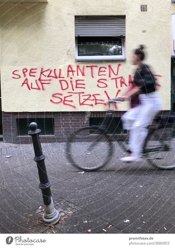 Graffiti, seen in Berlin: "Put speculators on the street". Photo: Alexander Hauk House hunting housing market housing shortage House location Flat (apartment)