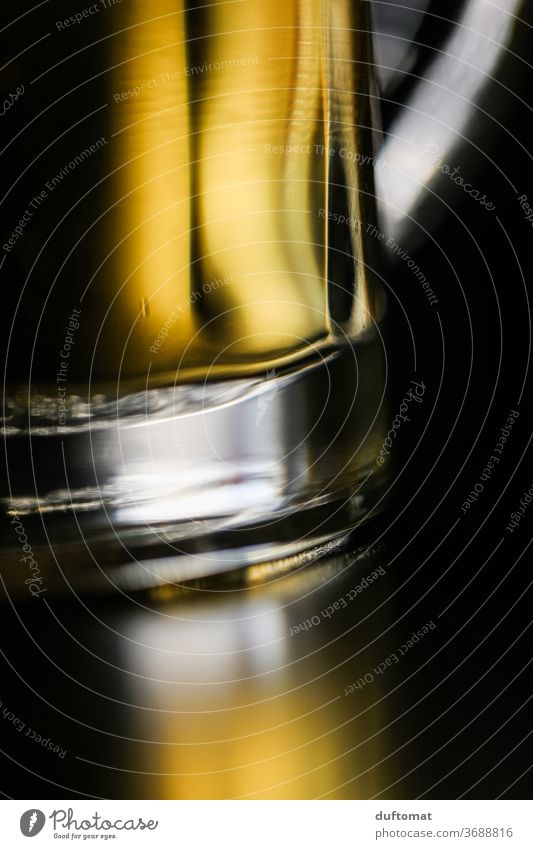 Close-up of a beer glass Beer Water jug Cheers Beverage Glass Drinking Alcoholic drinks Cold drink Beer mug Feasts & Celebrations Thirst Alcoholism
