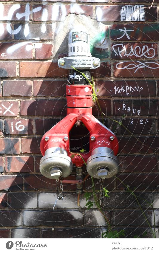 water dispenser Fire hydrant Water Facade Wall (building) Brick Red Wall (barrier) Old Graffiti built House (Residential Structure)