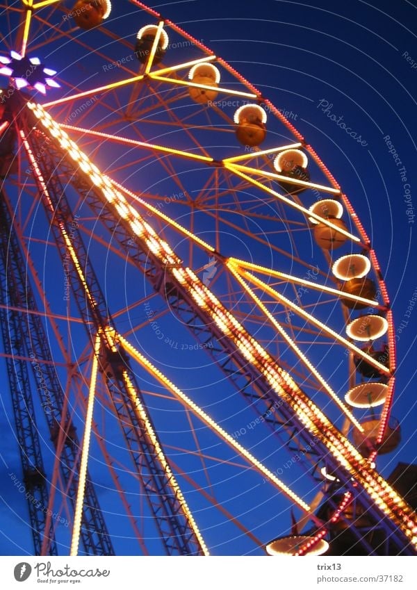 Ferris wheel Light Lighting Dark Yellow Things Sky Blue Colour Detail Level Fairs & Carnivals