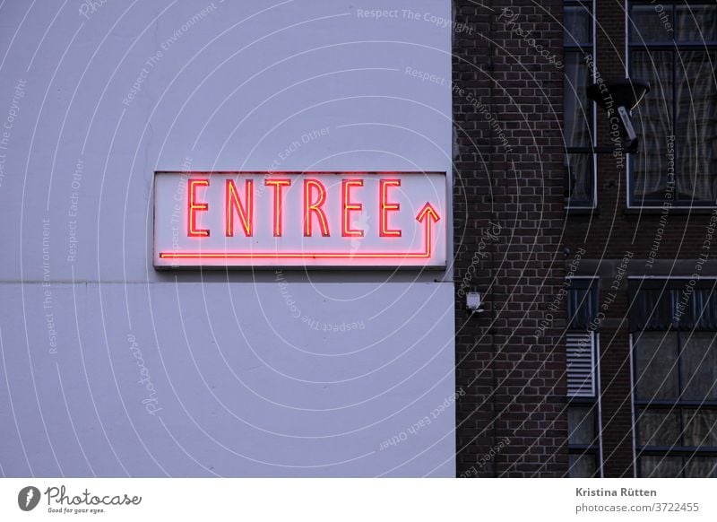 entrance light sign on house wall entree Entrance Arrow neon sign illuminated sign fluorescent tube typo typography Clue Direction Hotel Bear
