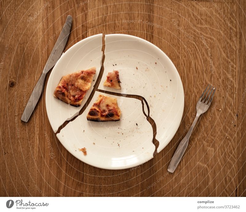 1 slice of pizza Pizza Plate Broken corrupted pizzaria Gastronomy Restaurant Insolvency pieces dismembered shards unhappy mood Eating Italian Food Italy drama