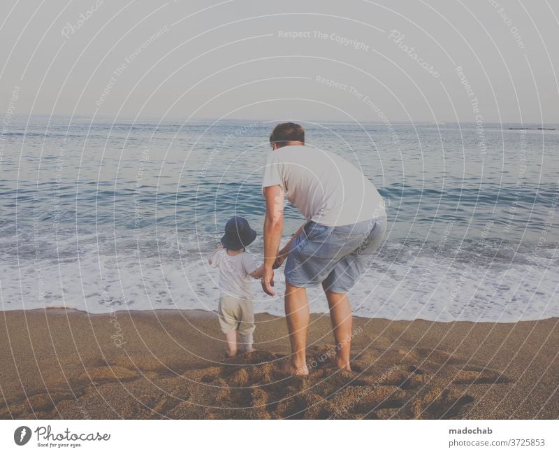 2.200 unfavourable attitude Human being person Father Son Family Ocean Beach in common at the same time Vantage point Family & Relations Together Child Parents