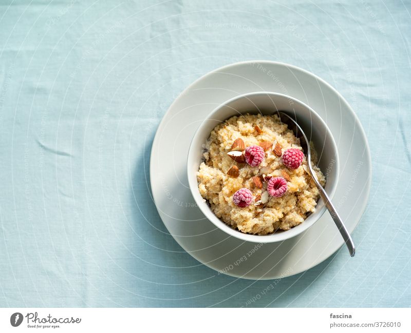 Quinoa porrige with raspberries and almond quinoa milk porrige quinoa porrige breakfast copy space porridge top view meal morning nutrition overhead prepared