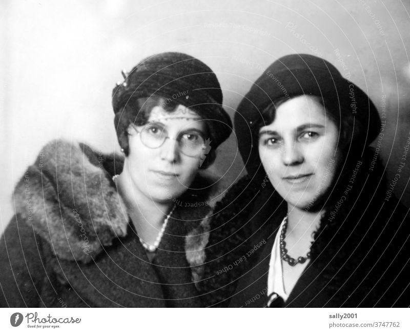Fine company | Two ladies in the 20s Lady Woman Sisters garments distinguished Coat Hat portrait 30s Going out Jewellery Clean up pretty fur Elegant