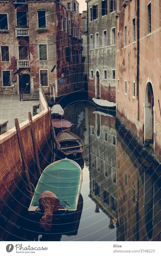 Canal in Venice with small boats and reflection Channel Water Old town Town House (Residential Structure) Italy morbid Tourist Attraction Weathered Small