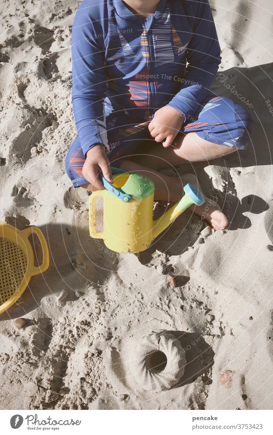 lebensnotwendig | spielen Kind Sand Meer Nordsee Strand Förmchen Eimer Kuchen Sandkuchen Sommer