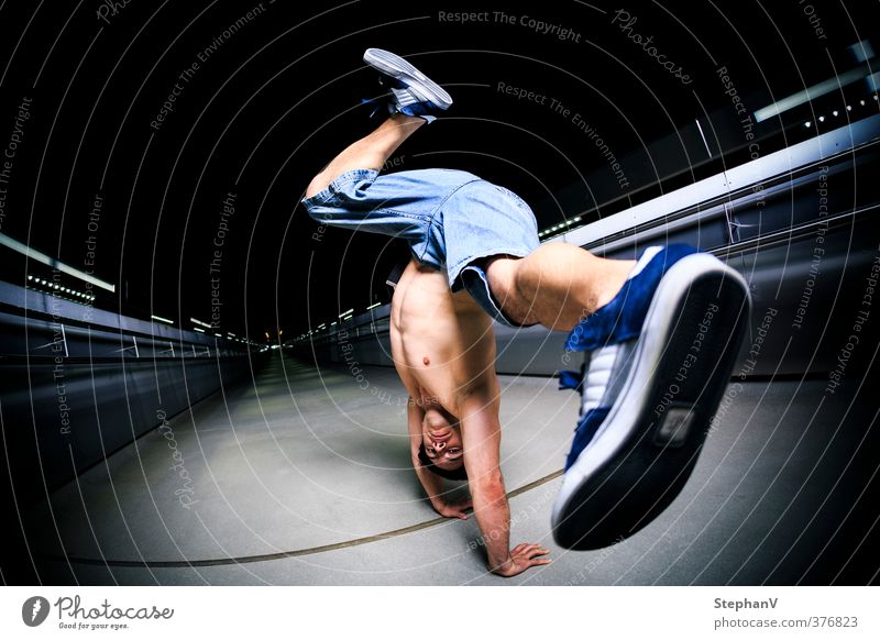 Breakdance Handstand Lifestyle Dance Sports Sportsperson Human being Masculine Young man Youth (Young adults) 1 18 - 30 years Adults Fitness Athletic Authentic