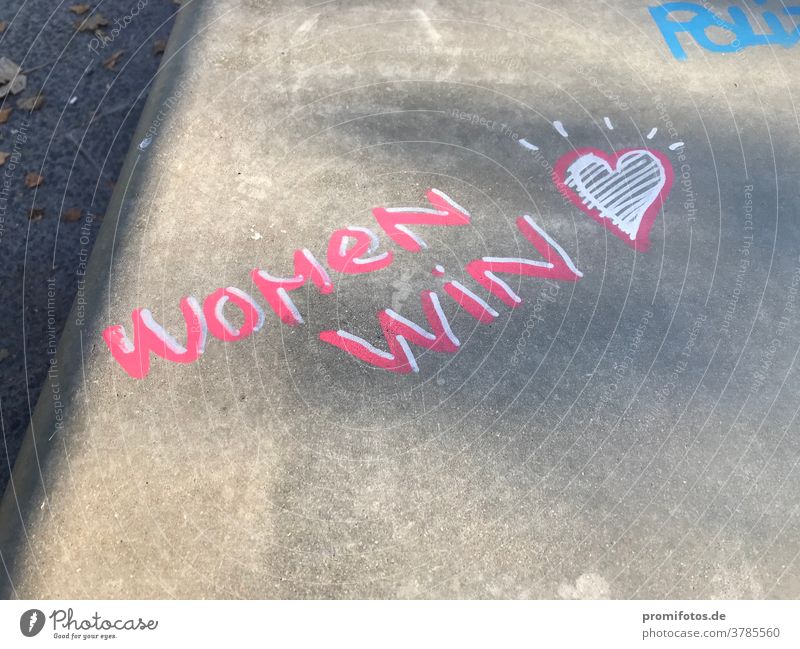 Women's power: lettering with heart: "Women win". Photo: Alexander Hauk Woman win women Girl power Fairness equal rights Wage Gap Graffiti Characters Gray