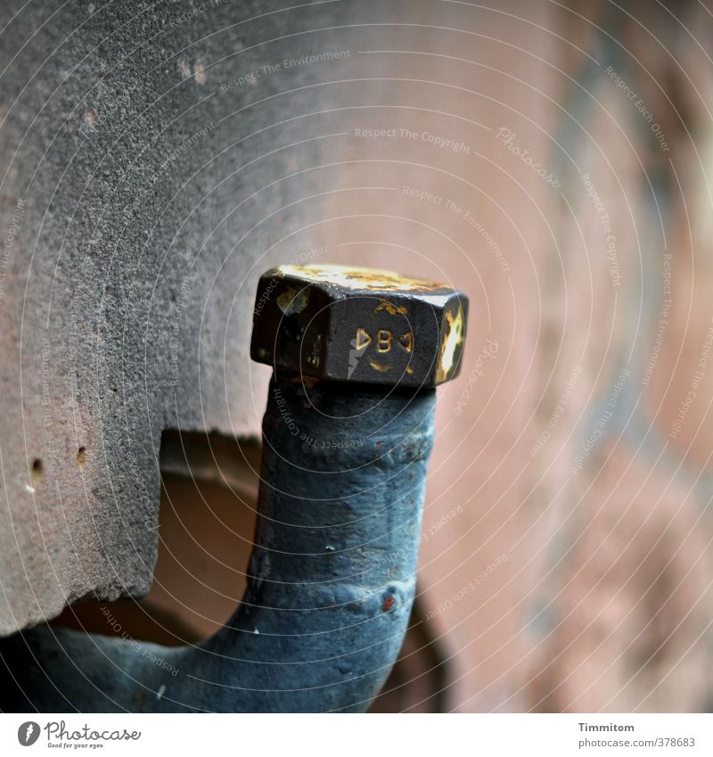 Pipe, outside, in silent expectation. Wall (barrier) Wall (building) Iron-pipe Conduit Cap Metal Sign Characters Wait Multicoloured Gray Hexagonal