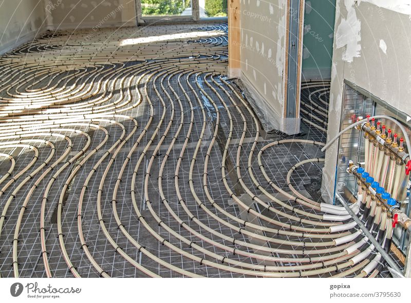 Installation of a floor heating system underfloor heating installation conduit Hot water heating Craft (trade) Montage interior finishing Connection room