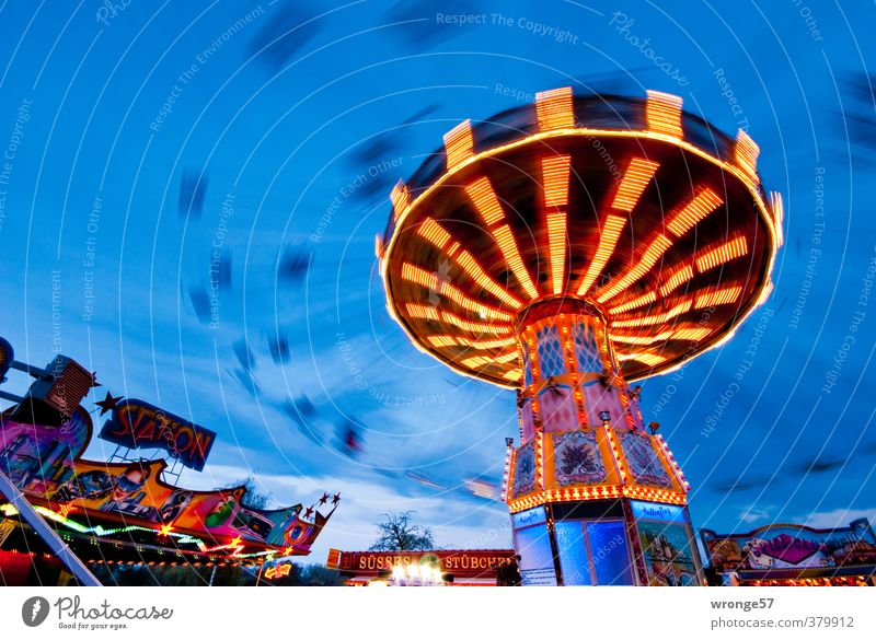 Flight through the evening Joy Fairs & Carnivals Rotate To swing Blue Multicoloured Leisure and hobbies Theme-park rides Carousel Gyroscope Chairoplane Lighting