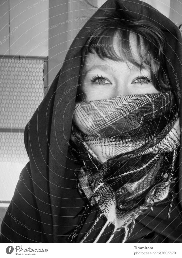 Woman waiting in the cold Face Head eyes hair Scarf Rag Hooded (clothing) Feminine portrait Looking Black & white photo Serene Looking into the camera pretty