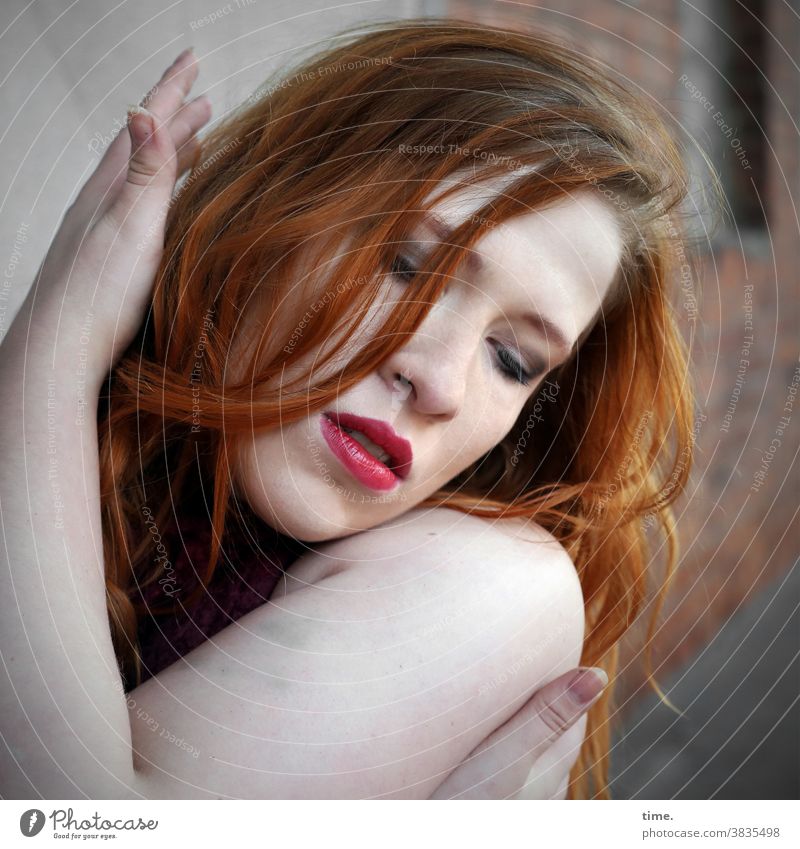 Woman, expression dance portrait actress Long-haired Red-haired Lipstick Dance stop sensual devotion devoted Art artist Wall (barrier) Architecture arm Hand