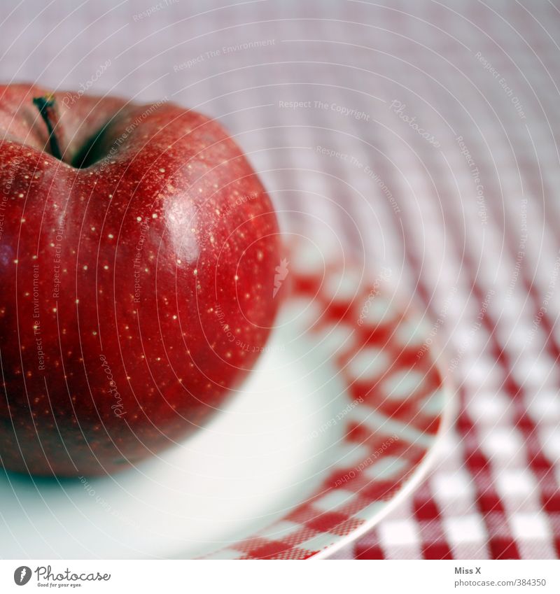 Small-minded Food Apple Nutrition Organic produce Vegetarian diet Diet Plate Juicy Sweet Red White Reddish white Tablecloth Checkered Colour photo Multicoloured