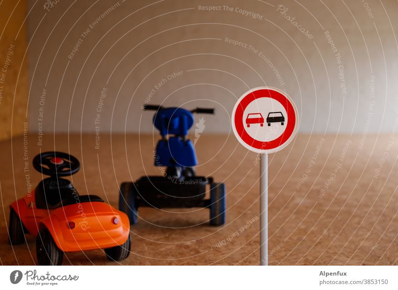 70€ / 1point ! no passing outrun Signs and labeling Street Lanes & trails Transport Road sign Road traffic Deserted Signage Traffic infrastructure Motoring
