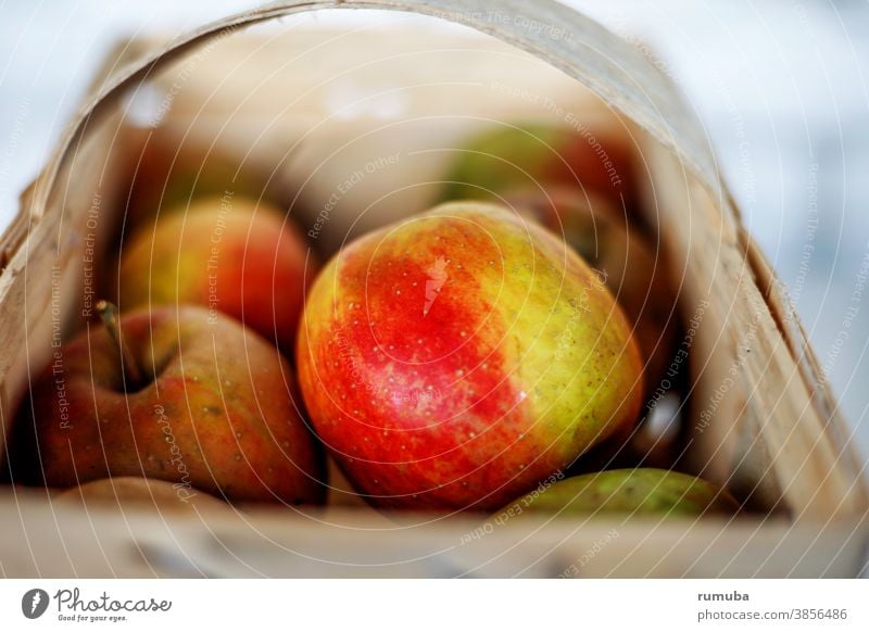 Apples in basket Colour photo Exterior shot Copy Space top Day Shallow depth of field Fruit Nutrition To enjoy Healthy Delicious Organic produce Basket Sour