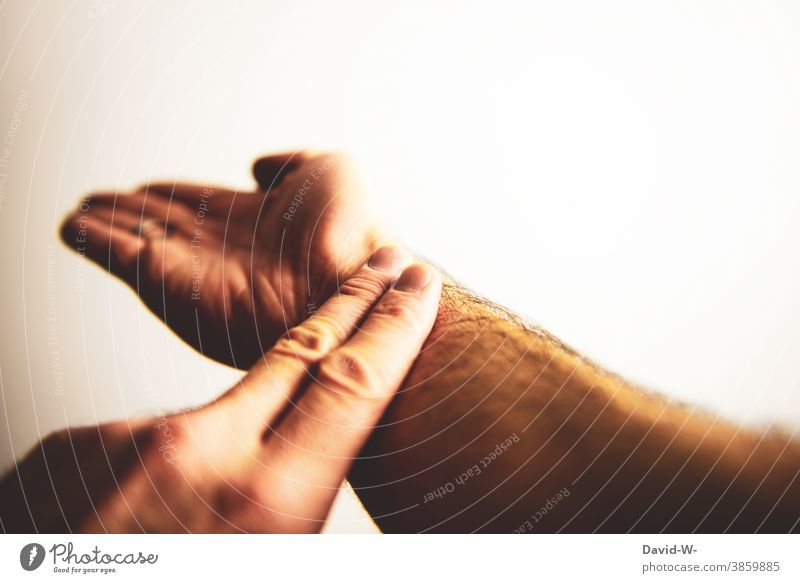 take the pulse Pulse Measure Healthy Hand Fingers Illness Medical treatment wrist