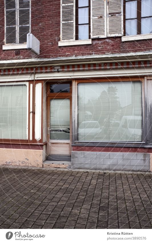 abandoned business Closed forsake sb./sth. Shop window Facade too Architecture Roller blinds Venetian blinds Screening Load shop Building Retail sector door