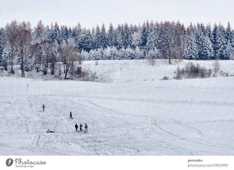 ski und rodel gut! Winter Schnee Kinder Schlitten rodeln schlittenfahren Freude Hügel