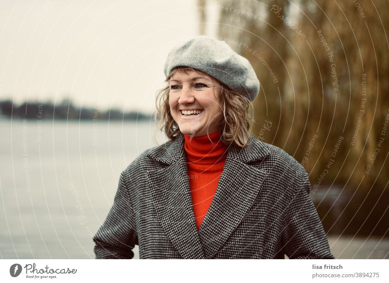 LAUGH - AUTUMN - CAP - CHEERFUL Woman 30 years old Blonde Curl Hair and hairstyles Beret Headwear Happiness Contentment Laughter fortunate Water Alster