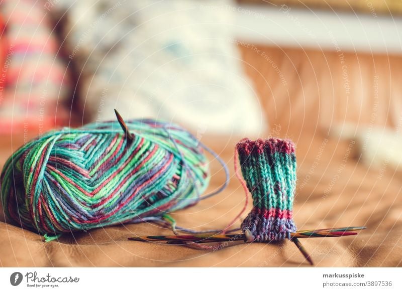Knit socks Knitting pattern Wool Ball of wool variegated Home improvement Handyman Handcrafts do needlework