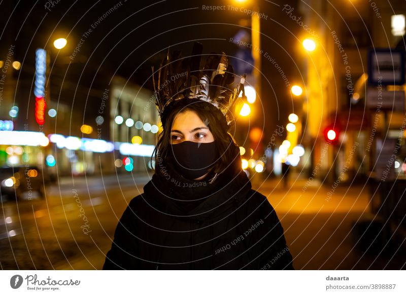 queen II Shadow Cute Wild Exterior shot Night Beautiful Happiness Transport Street Young woman Freedom Feminine Street lighting Friendliness Going out