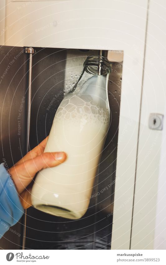 Fresh milk Automat Direct marketing Vending machine Milk Milk bottle Cone tapping fill Filling machine organic milk Organic produce Organic farming