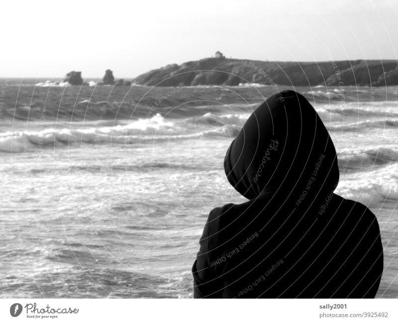 Looking ahead... Ocean Human being Hooded (clothing) hoodie Waves outlook farsightedness Forwards Contrast Horizon coast ocean Surf White crest Beach Swell