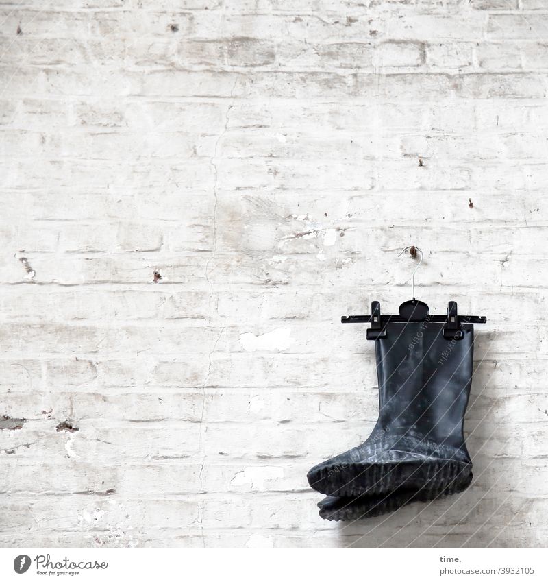 dutch wall style Boots Rubber boots Wall (building) Wall (barrier) Hang Decoration Hanger Trashy Old Whimsical Brick wall Canceled Flake off Screw Checkmark