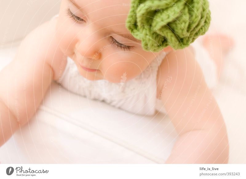 soft moments Harmonious Relaxation Feminine Baby Face 0 - 12 months Headband Beautiful Natural Cute Esthetic Infancy Delicate Lie Subdued colour Close-up