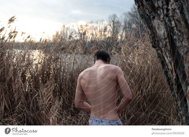 Young man prepares for ice swimming Man Ice Swimming Masculine Human being 1 Shoulder Back Body Naked Upper body Skin Naked flesh masculine Masculinity
