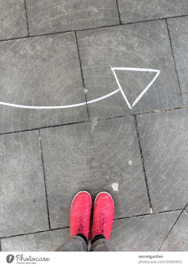from top to right pink Footwear Fashion Arrow Direction Change in direction direction arrow groundbreaking Orientation Road marking Clue Sign Signs and labeling