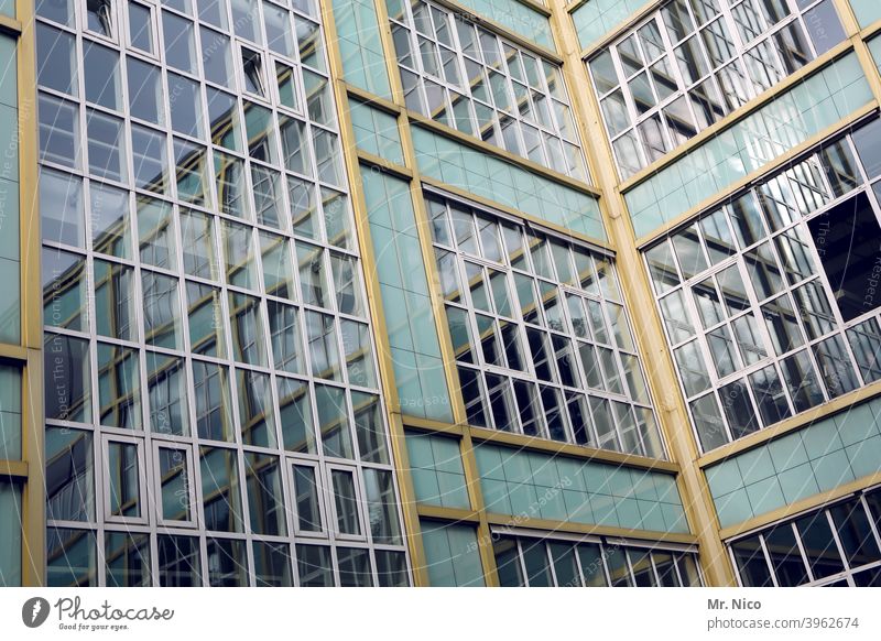 Administration building House (Residential Structure) Building Architecture Window Glas facade Facade Glass Reflection Office building Structures and shapes