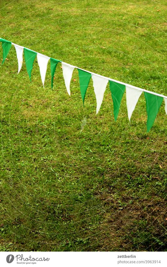 Pennant chain green-white pennant pennant chain Border Divide Partition Grass Lawn Meadow Playing field mark Jewellery Decoration decoration Green White