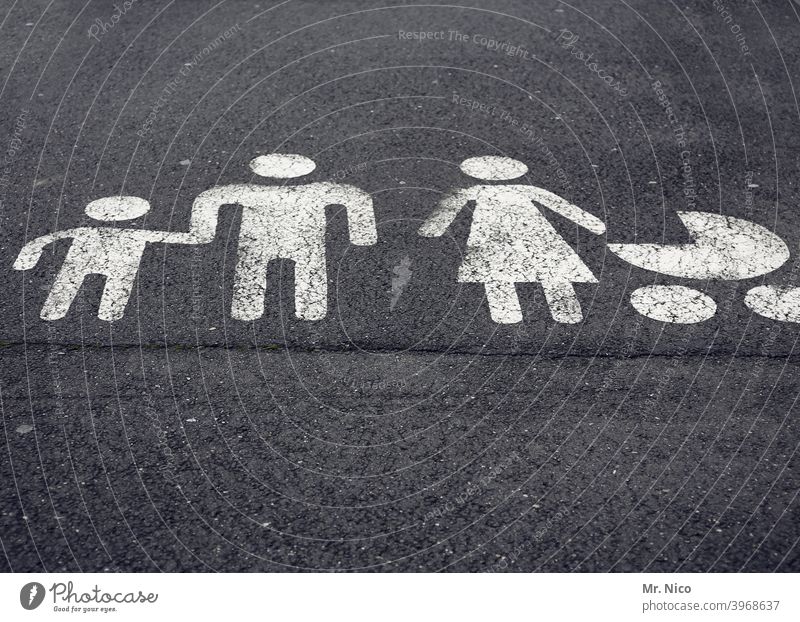 Family parking Pedestrian precinct Gray Lanes & trails Pedestrian crossing Road traffic Footpath Signs and labeling Stick figure Floor covering little man