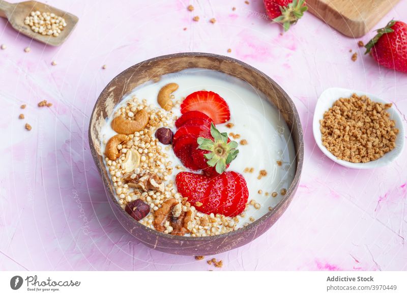 Healthy breakfast served on table healthy morning bowl healthy food super food homemade delicious granola strawberry meal dessert tasty organic fresh nutrition