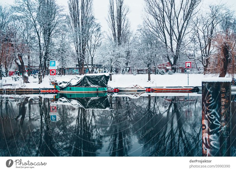 Winter Landwehrkanal with boats II Natural phenomenon peril collapse City trip Sightseeing Miracle of Nature Frozen Frost Ice Experiencing nature