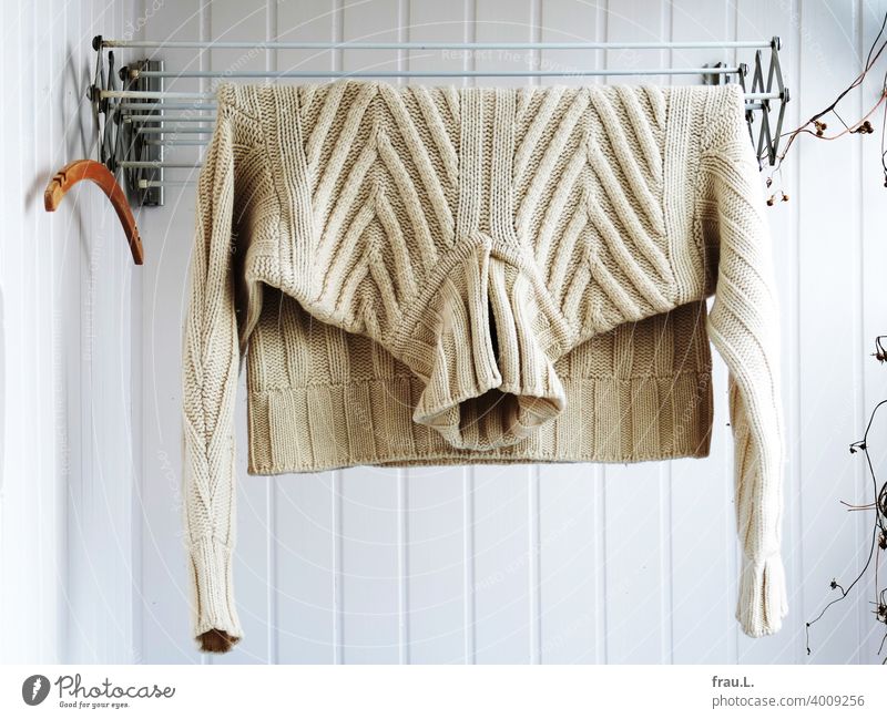 airing Balcony Hanger Fashion Wall (building) Plant Wool Clothing Winter Tumble dryer Wool sweater Sweater Men's sweaters