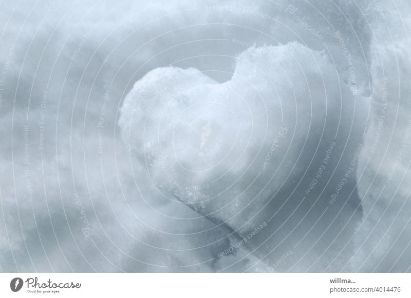 Heart from snow - the cold heart Sincere Snow Valentine's Day Mother's Day Heart-shaped Love Infatuation Emotions Declaration of love Sympathy