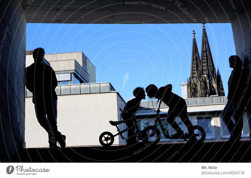head to head Backyard Cologne Cathedral Silhouette Landmark Building Town Dome Tunnel Bicycle Cycling Manmade structures Cloudless sky Infancy Argument